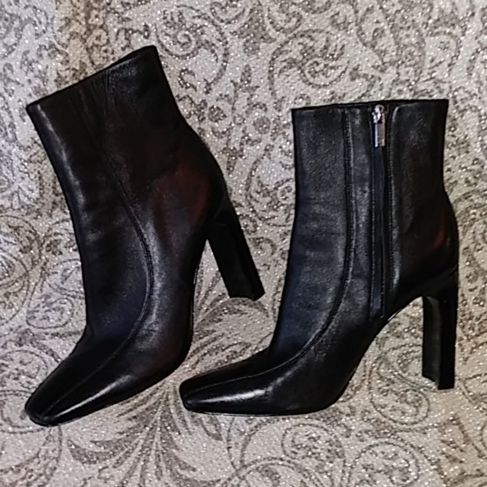 Marc Fisher Side Zipper Black Display Bootie 10M